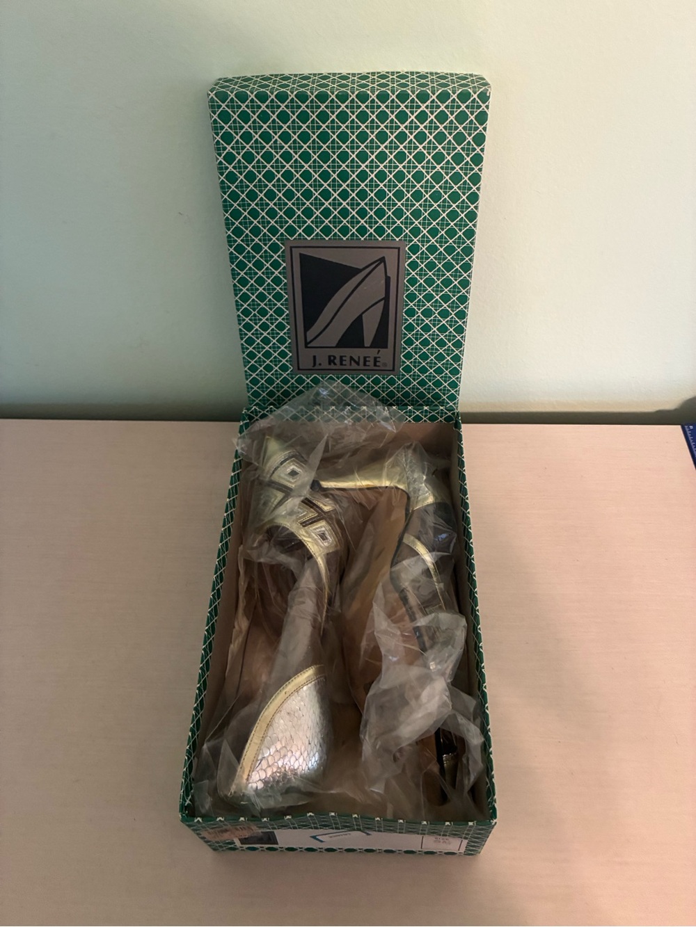 J.Renee Gold Metallic Strappy Women’s Heels Size 9M in Box